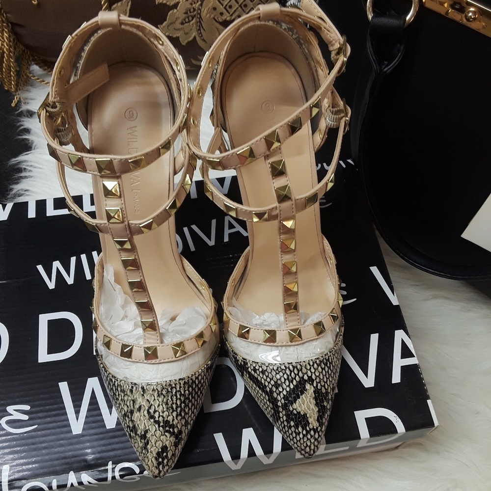 SOLD OUT Nude Skin T-Strap Studded Accent Point - Picture 4 of 8